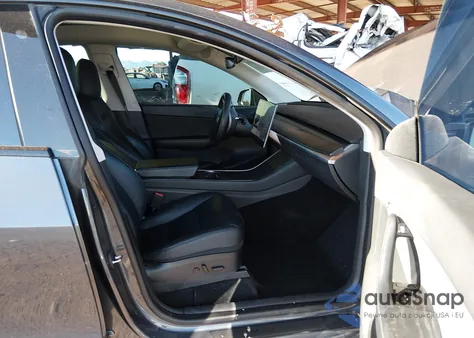 2020 Tesla Model Y Long Range Dual Motor All-Wheel Drive z USA, uszkodzony, nr VIN 5YJYGDEE3LF056630